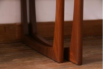 ヴィンテージ家具　北欧ビンテージ　G-PLAN(ジープラン)　チーク材　温かみのある木味のネストテーブル(サイドテーブル)(1)