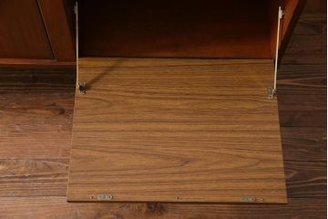 北欧家具　チーク材　Stonehill(ストーンヒル)　取っ手がおしゃれなリビングボード(サイドボード)