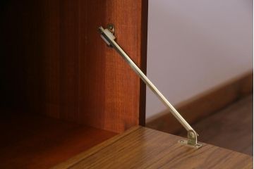 北欧家具　チーク材　Stonehill(ストーンヒル)　取っ手がおしゃれなリビングボード(サイドボード)