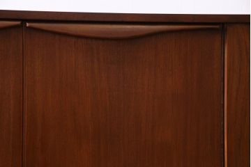 北欧家具　チーク材　Stonehill(ストーンヒル)　取っ手がおしゃれなリビングボード(サイドボード)