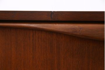 北欧家具　チーク材　Stonehill(ストーンヒル)　取っ手がおしゃれなリビングボード(サイドボード)