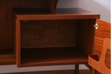 ヴィンテージ家具　イギリスビンテージ　G-PLAN(ジープラン)　Quadrille(クヮドリール)　チーク材　ぬくもりあふれる北欧スタイルの両袖デスク(サイドボード、ドレッサー)