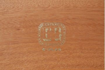 ヴィンテージ家具　イギリスビンテージ　G-PLAN(ジープラン)　Quadrille(クヮドリール)　チーク材　ぬくもりあふれる北欧スタイルの両袖デスク(サイドボード、ドレッサー)