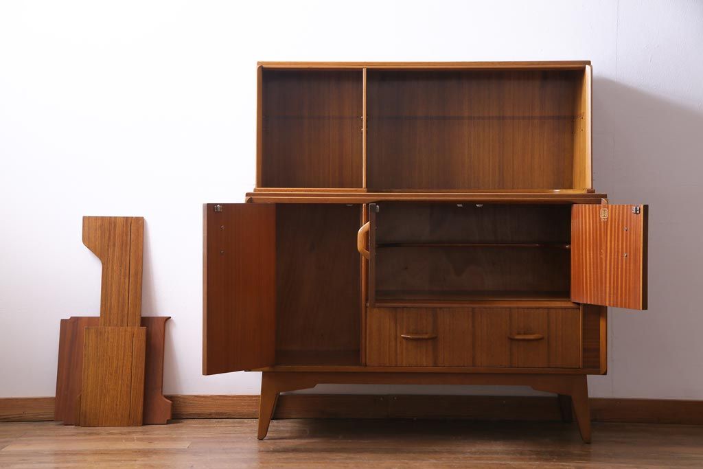 ヴィンテージ家具　北欧ビンテージ　G-PLAN(ジープラン)　オーク材　温かな雰囲気漂う明るい木肌のサイドボード(収納棚)