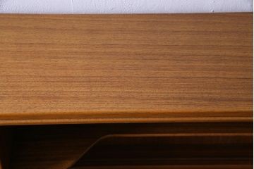 ヴィンテージ家具　北欧ビンテージ　G-PLAN(ジープラン)　オーク材　温かな雰囲気漂う明るい木肌のサイドボード(収納棚)