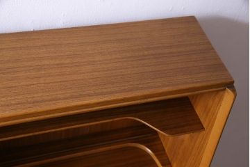 ヴィンテージ家具　北欧ビンテージ　G-PLAN(ジープラン)　オーク材　温かな雰囲気漂う明るい木肌のサイドボード(収納棚)