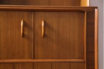 ヴィンテージ家具　北欧ビンテージ　G-PLAN(ジープラン)　オーク材　温かな雰囲気漂う明るい木肌のサイドボード(収納棚)