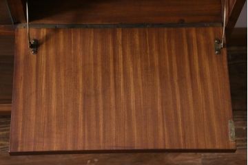 ヴィンテージ家具　北欧ビンテージ　チーク材　ガラス戸の脚付サイドボード(キャビネット、収納棚、戸棚)