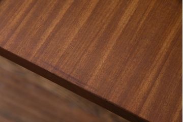 ヴィンテージ家具　北欧ビンテージ　チーク材　ガラス戸の脚付サイドボード(キャビネット、収納棚、戸棚)