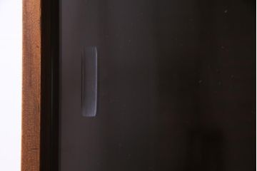 ヴィンテージ家具　北欧ビンテージ　チーク材　ガラス戸の脚付サイドボード(キャビネット、収納棚、戸棚)