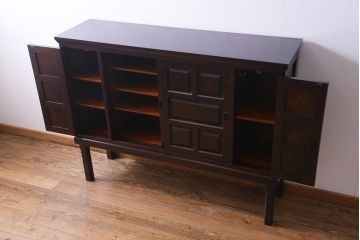 中古　北海道民芸家具　OM175　シックなデザインの脚付き玄関棚(サイドボード、下駄箱、戸棚)(定価約29万円)