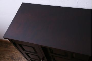 中古　北海道民芸家具　OM175　シックなデザインの脚付き玄関棚(サイドボード、下駄箱、戸棚)(定価約29万円)