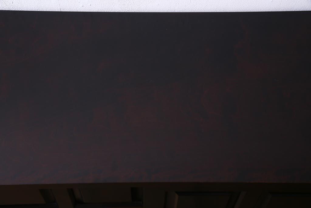 中古　北海道民芸家具　OM175　シックなデザインの脚付き玄関棚(サイドボード、下駄箱、戸棚)(定価約29万円)