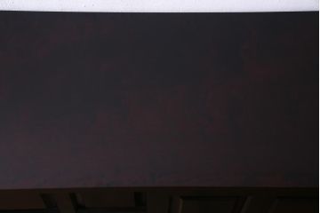 中古　北海道民芸家具　OM175　シックなデザインの脚付き玄関棚(サイドボード、下駄箱、戸棚)(定価約29万円)