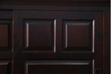 中古　北海道民芸家具　OM175　シックなデザインの脚付き玄関棚(サイドボード、下駄箱、戸棚)(定価約29万円)