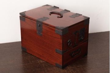 アンティーク雑貨　古民具・骨董　極美品　総ケヤキ材　漆の光沢が美しい硯箱(船箪笥、懸硯、木箱)