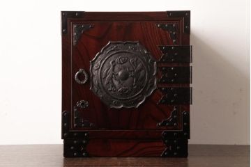 中古　民芸家具　花型の装飾金具が目を引く小箪笥(掛硯型、懸硯型、船箪笥、舟箪笥、小引き出し)