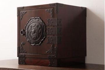 中古　民芸家具　花型の装飾金具が目を引く小箪笥(掛硯型、懸硯型、船箪笥、舟箪笥、小引き出し)
