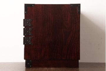 中古　民芸家具　花型の装飾金具が目を引く小箪笥(掛硯型、懸硯型、船箪笥、舟箪笥、小引き出し)