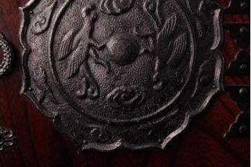 中古　民芸家具　花型の装飾金具が目を引く小箪笥(掛硯型、懸硯型、船箪笥、舟箪笥、小引き出し)