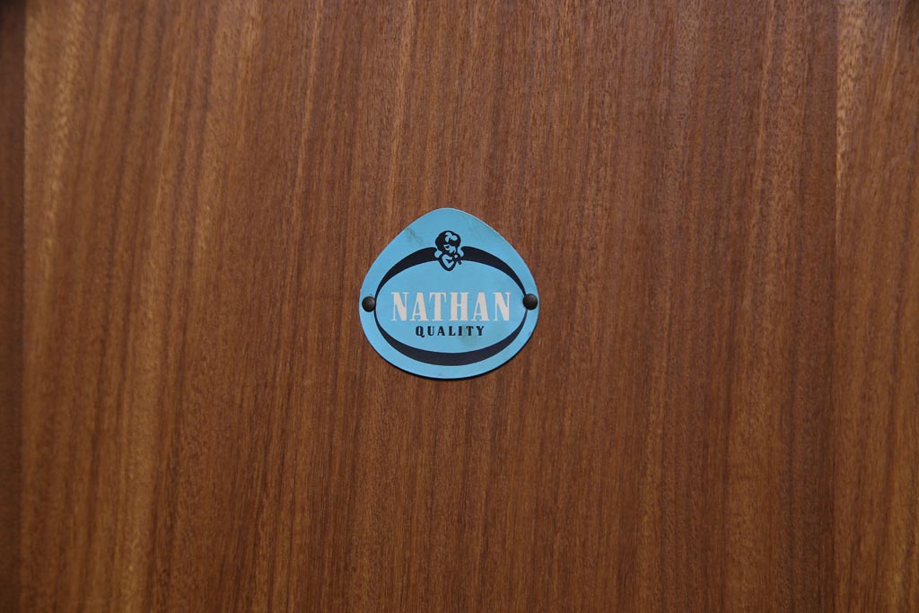 ヴィンテージ家具　北欧ビンテージ　Nathan(ネイサン)　シンプルなデザインのサイドボード(リビングボード)