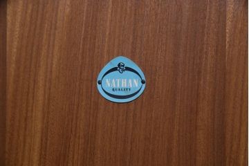 ヴィンテージ家具　北欧ビンテージ　Nathan(ネイサン)　シンプルなデザインのサイドボード(リビングボード)