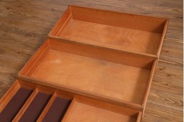 ヴィンテージ家具　北欧ビンテージ　Nathan(ネイサン)　シンプルなデザインのサイドボード(リビングボード)