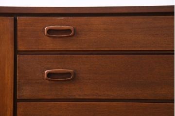 ヴィンテージ家具　北欧ビンテージ　Nathan(ネイサン)　シンプルなデザインのサイドボード(リビングボード)