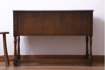ヴィンテージ家具　イギリスビンテージ　オーク材　レザートップが高級感引き立てるニーホールデスク(両袖机)