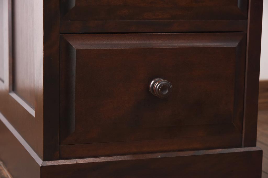 ビンテージ　民芸家具　シックな佇まいが魅力的なサイドチェスト(サイドテーブル、引き出し)