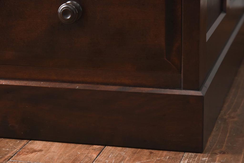 ビンテージ　民芸家具　シックな佇まいが魅力的なサイドチェスト(サイドテーブル、引き出し)