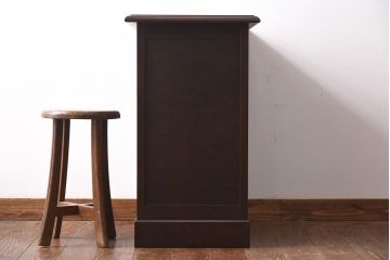 ビンテージ　民芸家具　シックな佇まいが魅力的なサイドチェスト(サイドテーブル、引き出し)