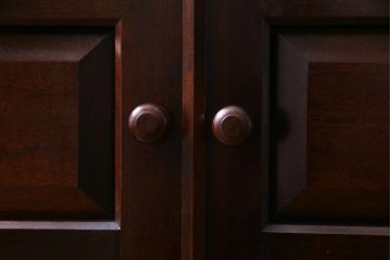 中古　松本民芸家具　女性でも使いやすい大きさのK-1型食器棚(収納棚)(定価約39.4万円)