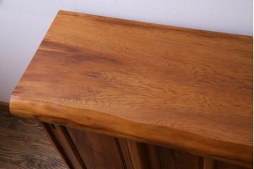 中古　民芸家具　屋久杉　堂々たる佇まいが目を引く収納棚(サイドボード、下駄箱)(定価約200万円)