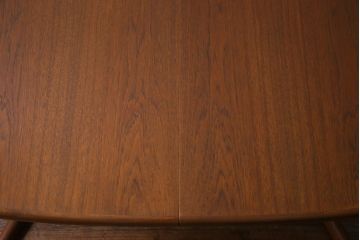 ヴィンテージ家具　北欧ビンテージ　デンマーク製　チーク材　ナチュラルな雰囲気が取り入れやすいダイニングテーブル(食卓)