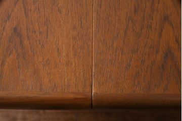 ヴィンテージ家具　北欧ビンテージ　デンマーク製　チーク材　ナチュラルな雰囲気が取り入れやすいダイニングテーブル(食卓)