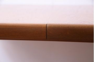 ヴィンテージ家具　北欧ビンテージ　デンマーク製　チーク材　ナチュラルな雰囲気が取り入れやすいダイニングテーブル(食卓)