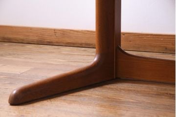 ヴィンテージ家具　北欧ビンテージ　デンマーク製　チーク材　ナチュラルな雰囲気が取り入れやすいダイニングテーブル(食卓)