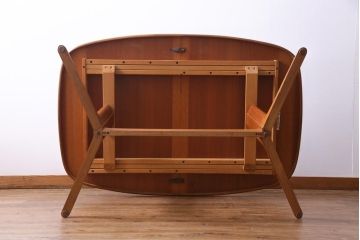 ヴィンテージ家具　北欧ビンテージ　デンマーク製　チーク材　ナチュラルな雰囲気が取り入れやすいダイニングテーブル(食卓)