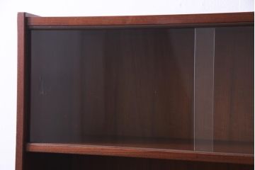 ヴィンテージ家具　ジャパンビンテージ　チーク材　ミッドセンチュリースタイルにも馴染むシンプルなキャビネット(飾り棚)