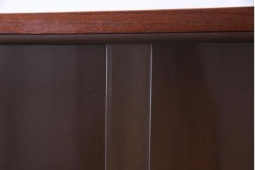 ヴィンテージ家具　ジャパンビンテージ　チーク材　ミッドセンチュリースタイルにも馴染むシンプルなキャビネット(飾り棚)