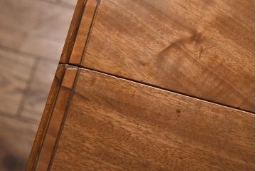 アンティーク家具　イギリスアンティーク　ウォールナット材　なめらかな木味が美しいバタフライテーブル(ドロップリーフテーブル、カフェテーブル)