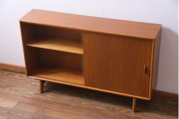 ヴィンテージ家具　イギリスビンテージ　HERBERT E. GIBBS(ハーバート・E・ギブス)　チーク材　キャビネット(リビングボード)