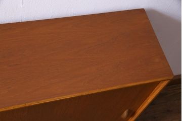 ヴィンテージ家具　イギリスビンテージ　HERBERT E. GIBBS(ハーバート・E・ギブス)　チーク材　キャビネット(リビングボード)