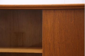 ヴィンテージ家具　イギリスビンテージ　HERBERT E. GIBBS(ハーバート・E・ギブス)　チーク材　キャビネット(リビングボード)