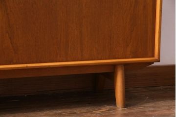 ヴィンテージ家具　イギリスビンテージ　HERBERT E. GIBBS(ハーバート・E・ギブス)　チーク材　キャビネット(リビングボード)