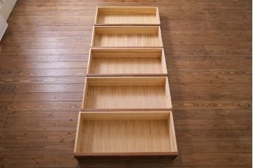 中古　神戸伝承欧風家具(洋家具)　たかねや製　ナラ・桐材　開き戸棚付きチェスト(タンス、引き出し)