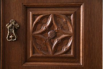 中古　神戸伝承欧風家具(洋家具)　たかねや製　ナラ・桐材　開き戸棚付きチェスト(タンス、引き出し)