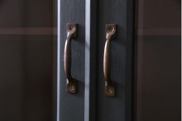 ペイント家具　当店リメイク　北海道民芸家具　収納力抜群!シックなキャビネット(カップボード、食器棚)