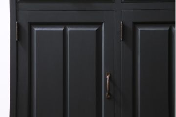 ペイント家具　当店リメイク　北海道民芸家具　収納力抜群!シックなキャビネット(カップボード、食器棚)